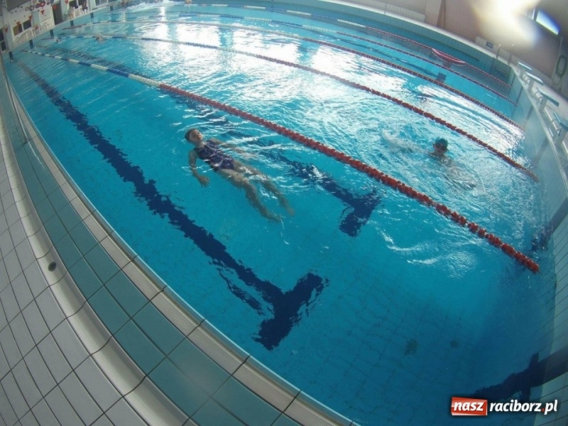 Zdjęcie w galerii na portalu naszraciborz.pl: W kuźniańskiej szkole potrafią już pływać wiadomości z regionu