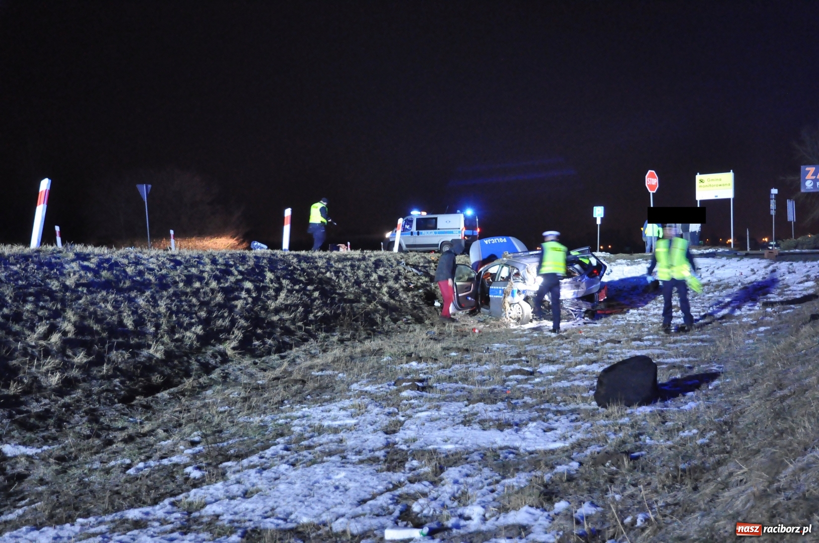 Zdjęcie w galerii na portalu naszraciborz.pl: Ford staranował policyjny radiowóz na DK 78. Dwóch funkcjonariuszy w szpitalu FOTO WIDEO wiadomości z regionu