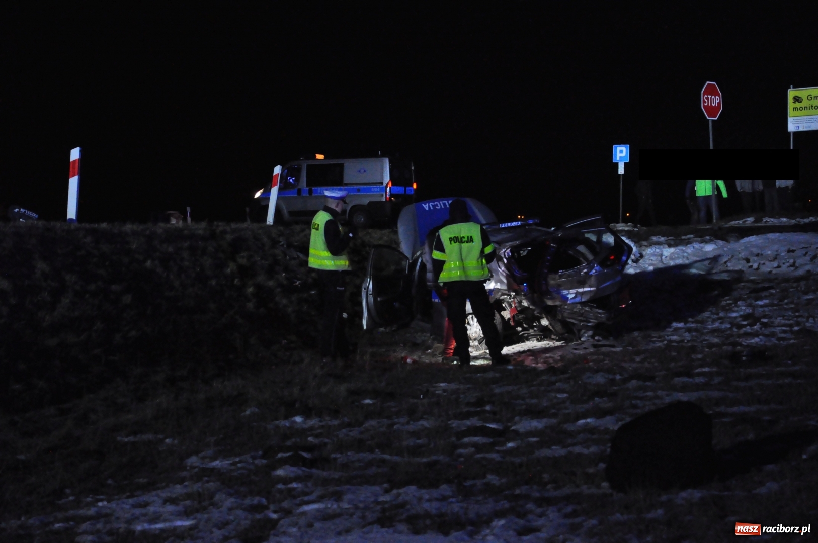 Zdjęcie w galerii na portalu naszraciborz.pl: Ford staranował policyjny radiowóz na DK 78. Dwóch funkcjonariuszy w szpitalu FOTO WIDEO wiadomości z regionu