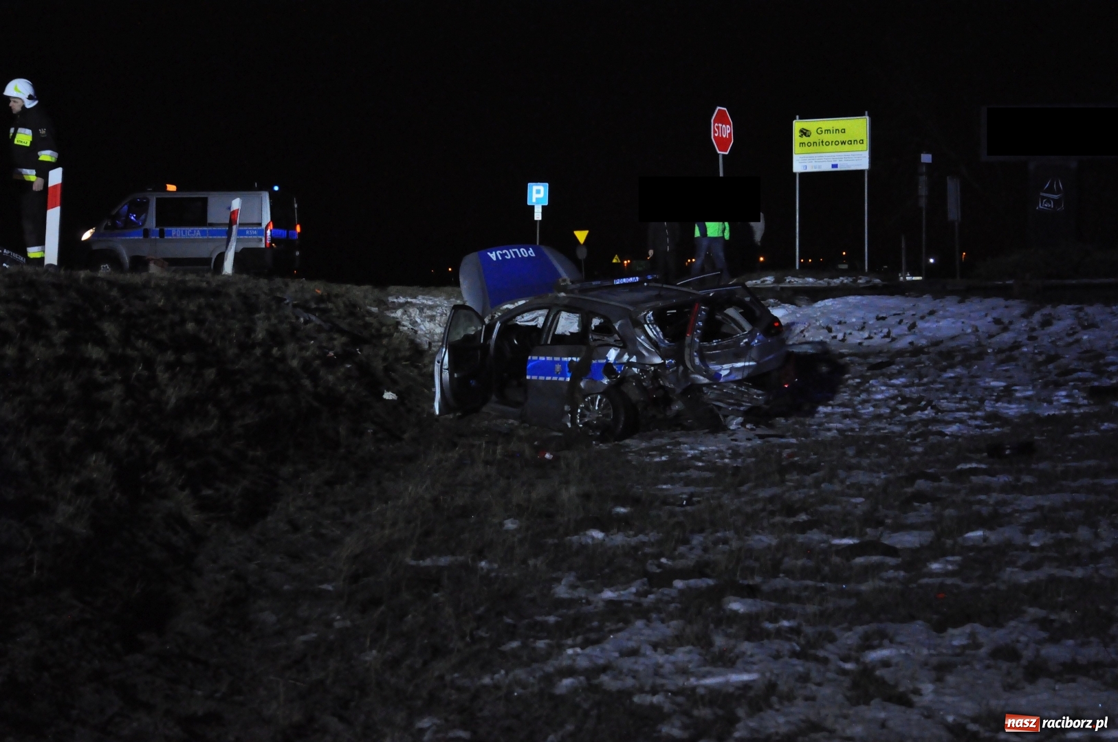 Zdjęcie w galerii na portalu naszraciborz.pl: Ford staranował policyjny radiowóz na DK 78. Dwóch funkcjonariuszy w szpitalu FOTO WIDEO wiadomości z regionu