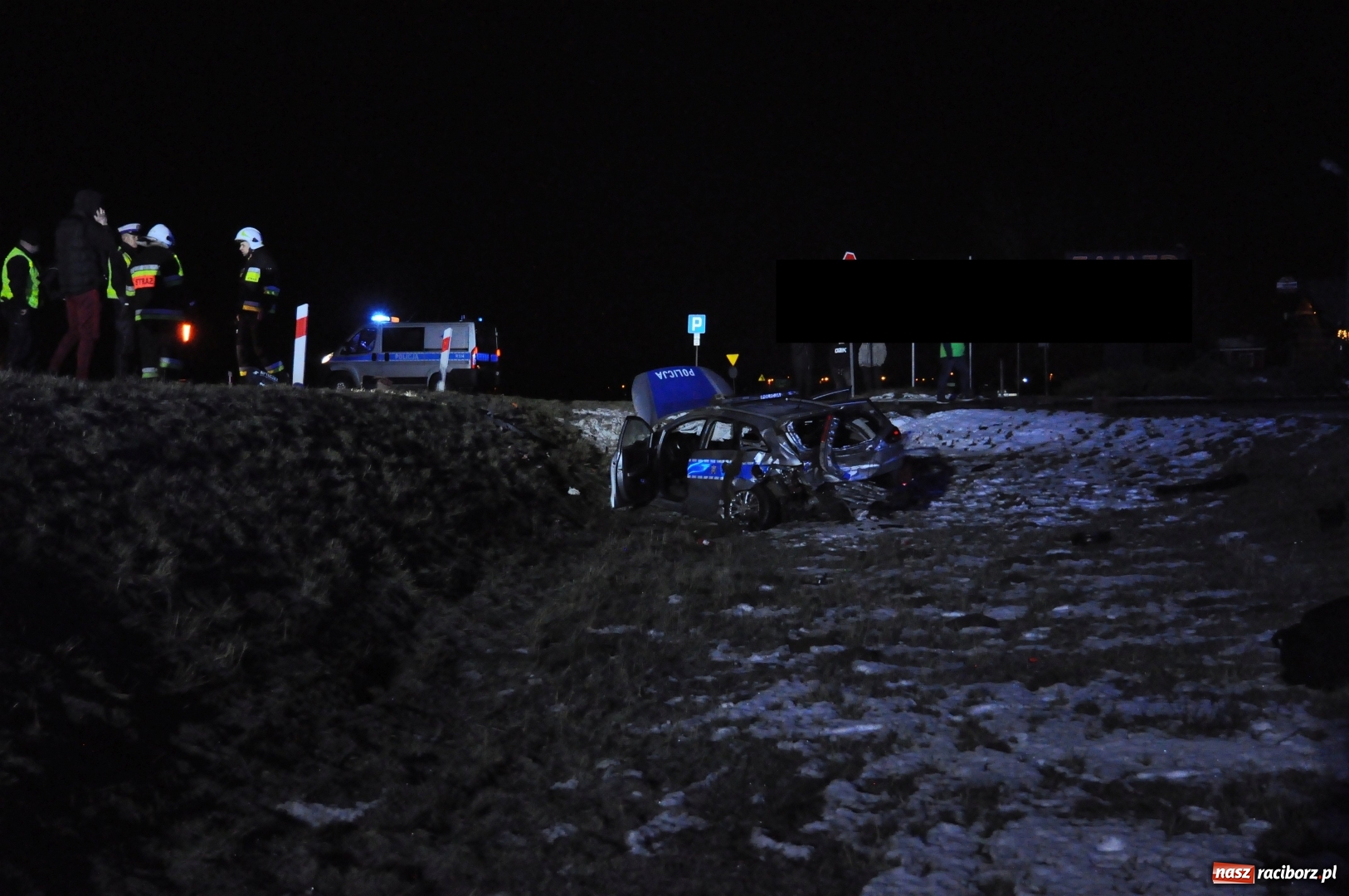 Zdjęcie w galerii na portalu naszraciborz.pl: Ford staranował policyjny radiowóz na DK 78. Dwóch funkcjonariuszy w szpitalu FOTO WIDEO wiadomości z regionu