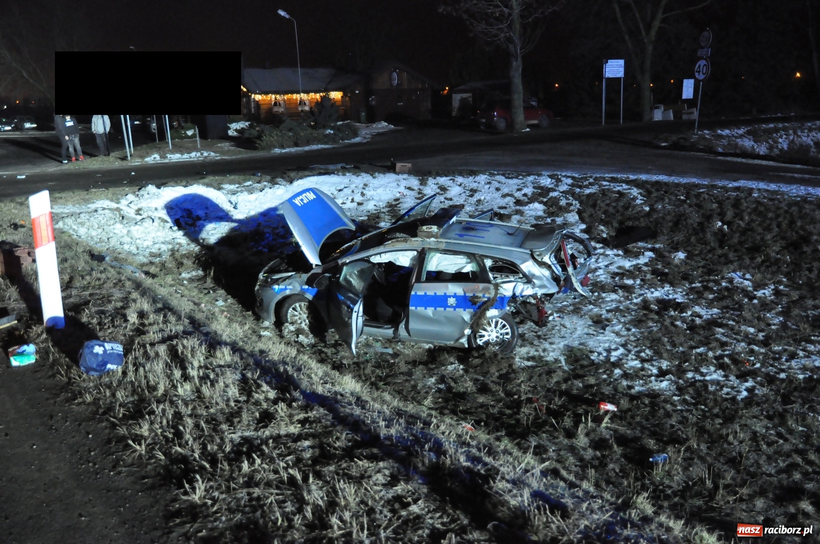 Zdjęcie w galerii na portalu naszraciborz.pl: Ford staranował policyjny radiowóz na DK 78. Dwóch funkcjonariuszy w szpitalu FOTO WIDEO wiadomości z regionu
