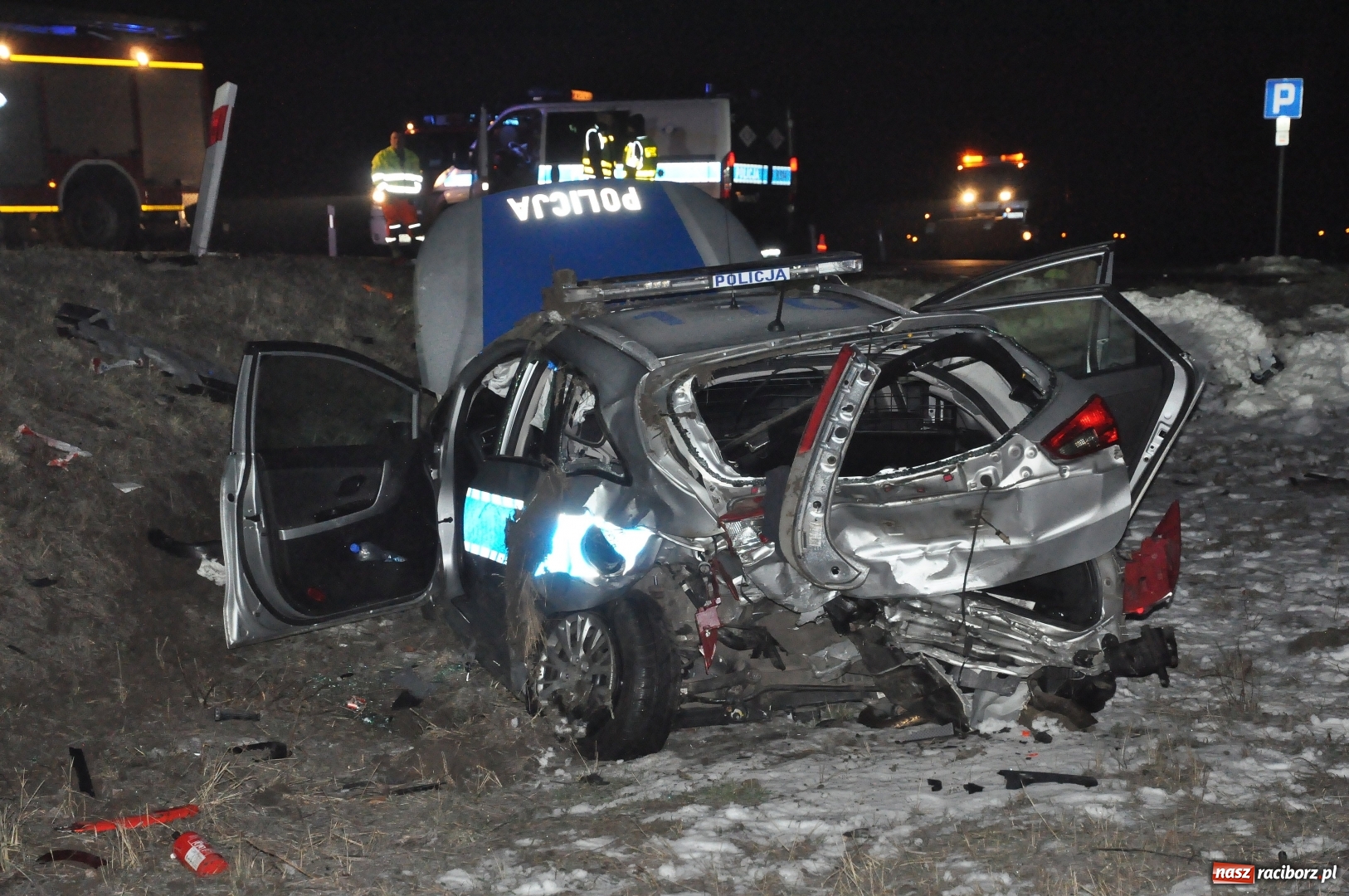 Zdjęcie w galerii na portalu naszraciborz.pl: Ford staranował policyjny radiowóz na DK 78. Dwóch funkcjonariuszy w szpitalu FOTO WIDEO wiadomości z regionu