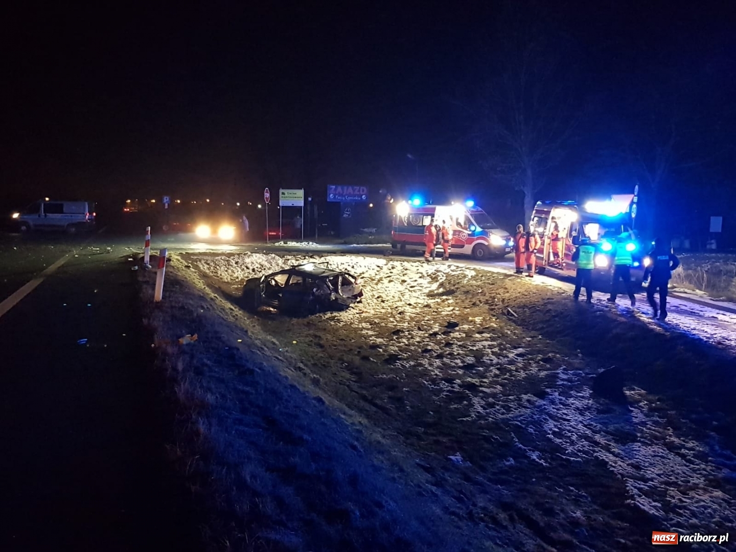 Zdjęcie w galerii na portalu naszraciborz.pl: Ford staranował policyjny radiowóz na DK 78. Dwóch funkcjonariuszy w szpitalu FOTO WIDEO wiadomości z regionu