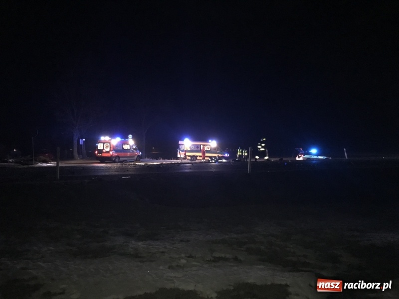 Zdjęcie w galerii na portalu naszraciborz.pl: Ford staranował policyjny radiowóz na DK 78. Dwóch funkcjonariuszy w szpitalu FOTO WIDEO wiadomości z regionu