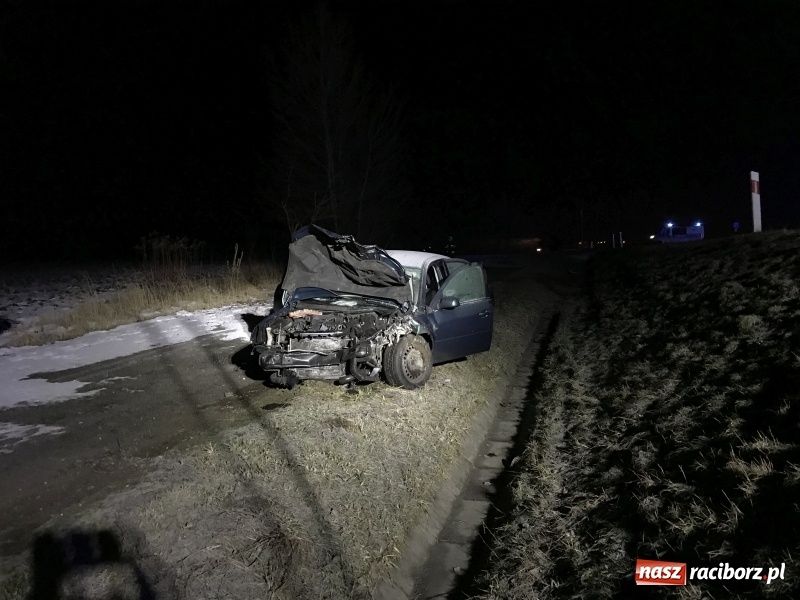 Zdjęcie w galerii na portalu naszraciborz.pl: Ford staranował policyjny radiowóz na DK 78. Dwóch funkcjonariuszy w szpitalu FOTO WIDEO wiadomości z regionu