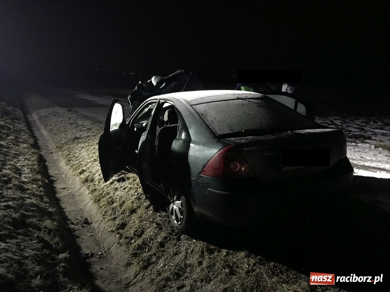 Zdjęcie w galerii na portalu naszraciborz.pl: Ford staranował policyjny radiowóz na DK 78. Dwóch funkcjonariuszy w szpitalu FOTO WIDEO wiadomości z regionu