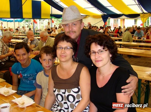 Zdjęcie w galerii na portalu naszraciborz.pl: Krwiodawcy bawili się w Szymocicach wiadomości z regionu