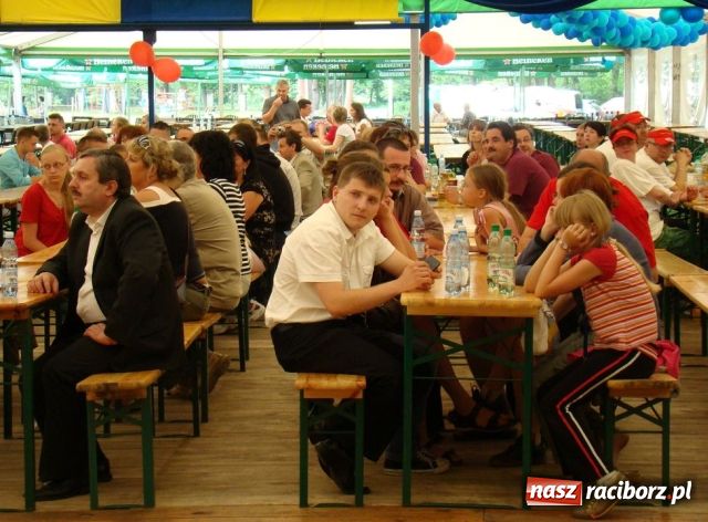 Zdjęcie w galerii na portalu naszraciborz.pl: Krwiodawcy bawili się w Szymocicach wiadomości z regionu