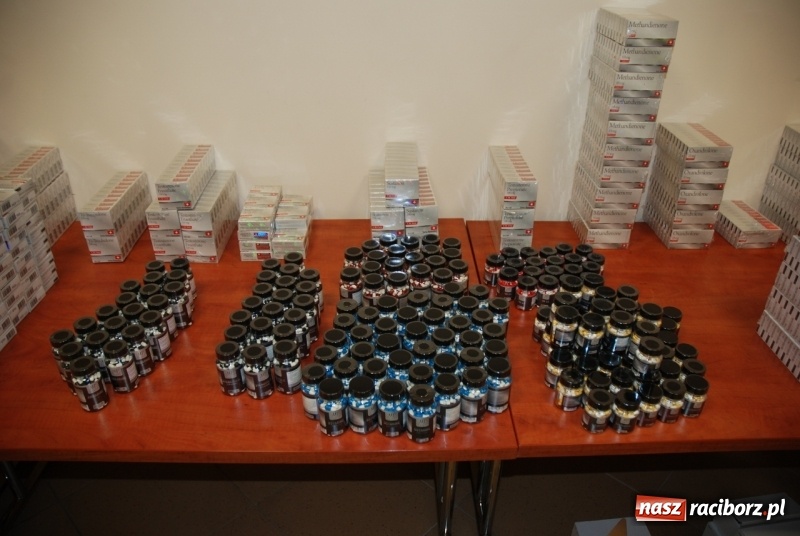 Zdjęcie w galerii na portalu naszraciborz.pl: Auto pełne nielegalnych sterydów. Pogranicznicy z Raciborza zatrzymali 44-latka ze Słowacji wiadomości z regionu