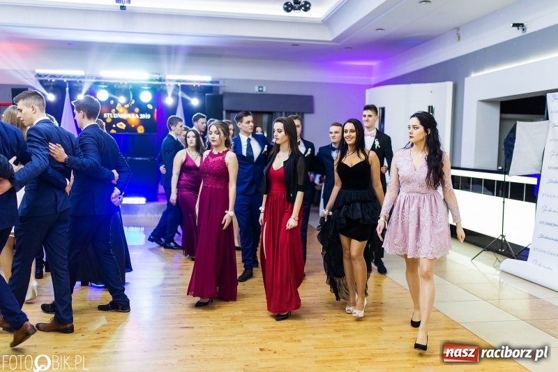 Zdjęcie w galerii na portalu naszraciborz.pl: Mechanik kończy tegoroczne studniówki  wiadomości z regionu