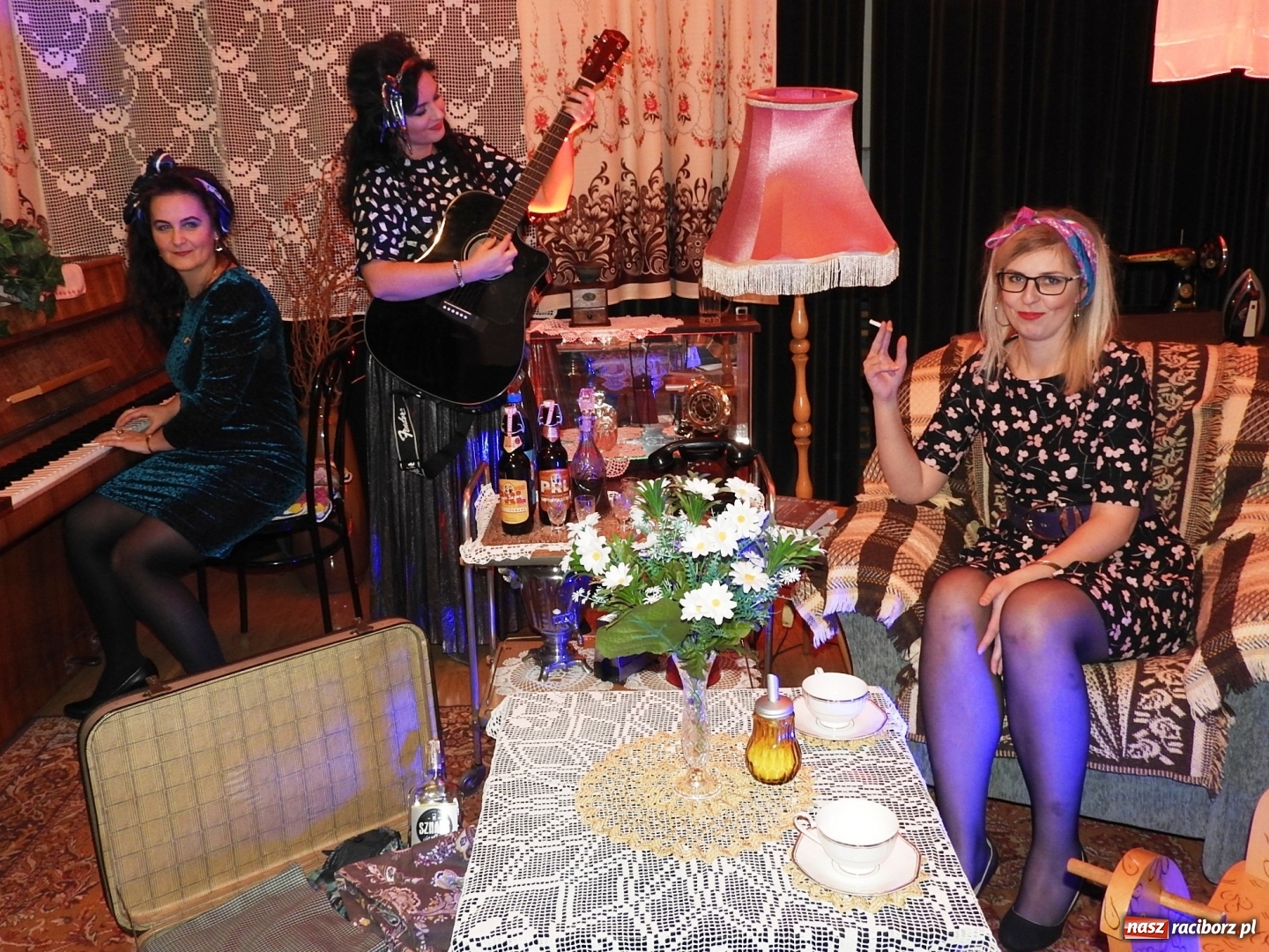 Zdjęcie w galerii na portalu naszraciborz.pl: Obywatelki i towarzyszki ludu pracy na combrze w Łubowicach  wiadomości z regionu