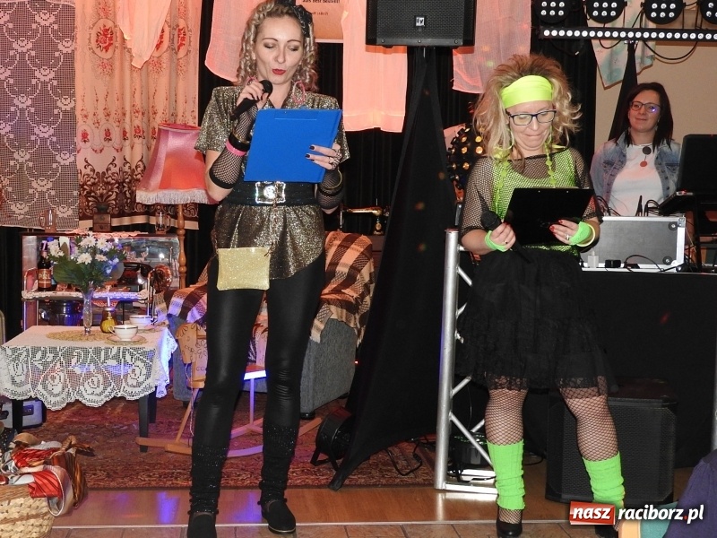 Zdjęcie w galerii na portalu naszraciborz.pl: Obywatelki i towarzyszki ludu pracy na combrze w Łubowicach  wiadomości z regionu