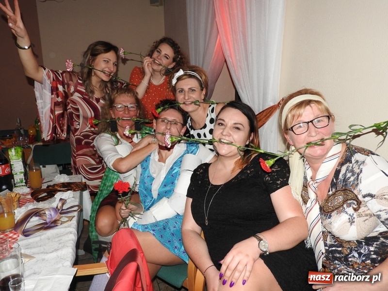 Zdjęcie w galerii na portalu naszraciborz.pl: Obywatelki i towarzyszki ludu pracy na combrze w Łubowicach  wiadomości z regionu