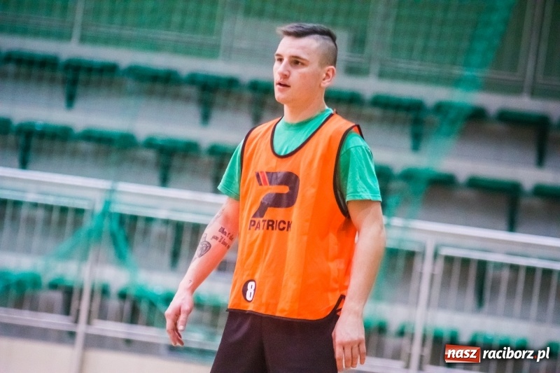 Zdjęcie w galerii na portalu naszraciborz.pl: HLPN: Udana pogoń Salonu Fryzjerskiego wiadomości z regionu