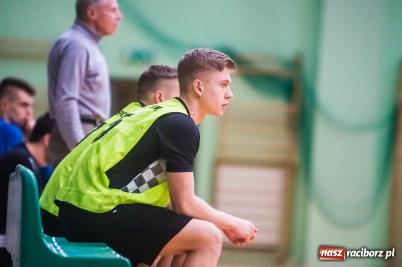 Zdjęcie w galerii na portalu naszraciborz.pl: HLPN: Udana pogoń Salonu Fryzjerskiego wiadomości z regionu