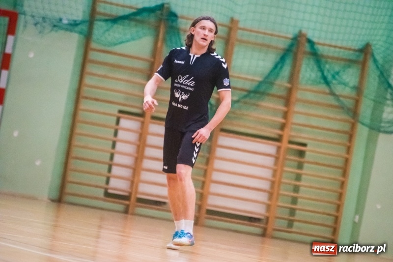 Zdjęcie w galerii na portalu naszraciborz.pl: HLPN: Udana pogoń Salonu Fryzjerskiego wiadomości z regionu