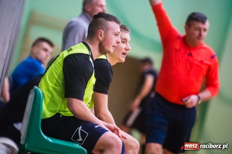 Zdjęcie w galerii na portalu naszraciborz.pl: HLPN: Udana pogoń Salonu Fryzjerskiego wiadomości z regionu