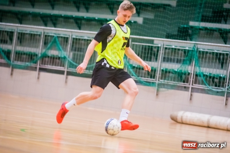 Zdjęcie w galerii na portalu naszraciborz.pl: HLPN: Udana pogoń Salonu Fryzjerskiego wiadomości z regionu