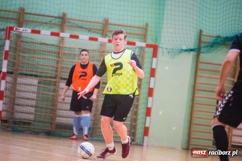 Zdjęcie w galerii na portalu naszraciborz.pl: HLPN: Udana pogoń Salonu Fryzjerskiego wiadomości z regionu