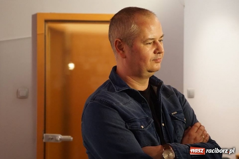 Zdjęcie w galerii na portalu naszraciborz.pl: Wystawa Pastele Sławka Grucy w RCI wiadomości z regionu