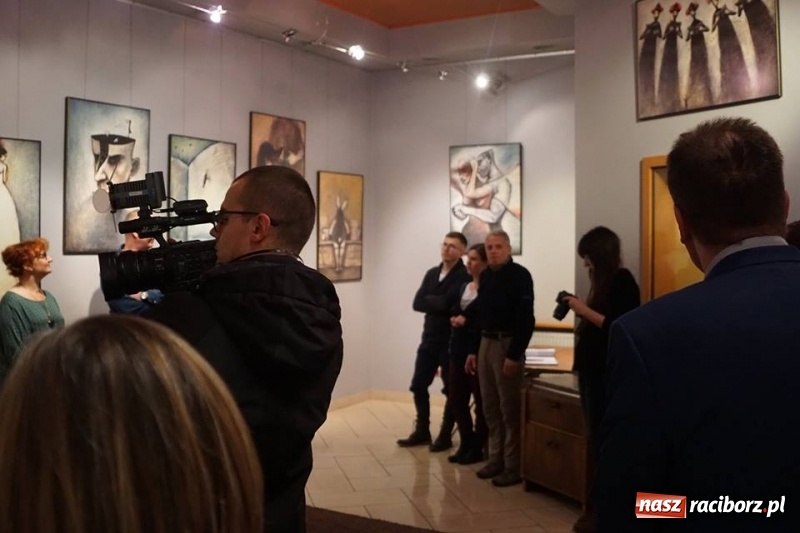 Zdjęcie w galerii na portalu naszraciborz.pl: Wystawa Pastele Sławka Grucy w RCI wiadomości z regionu