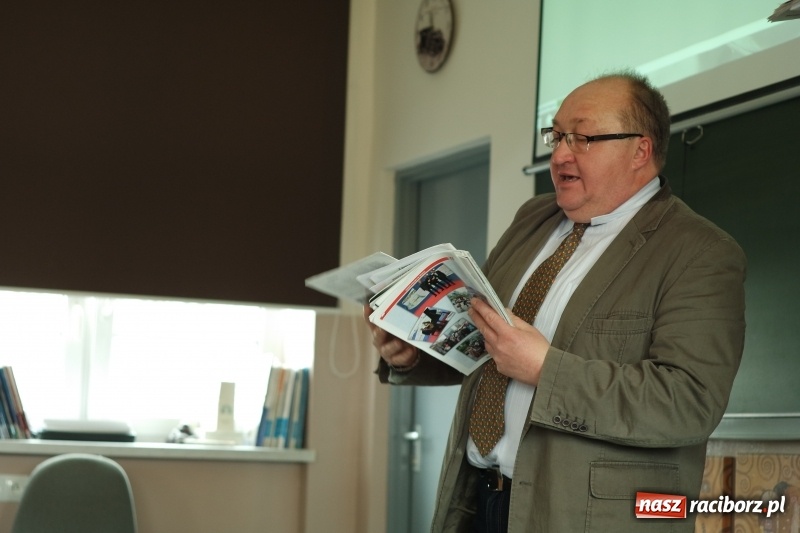 Zdjęcie w galerii na portalu naszraciborz.pl: Język polski dla obcokrajowców w II LO wiadomości z regionu