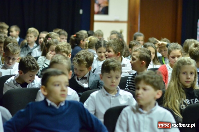 Zdjęcie w galerii na portalu naszraciborz.pl: Dawna lutnia i sopran, czyli kolejny koncert umuzykalniający w RCK wiadomości z regionu