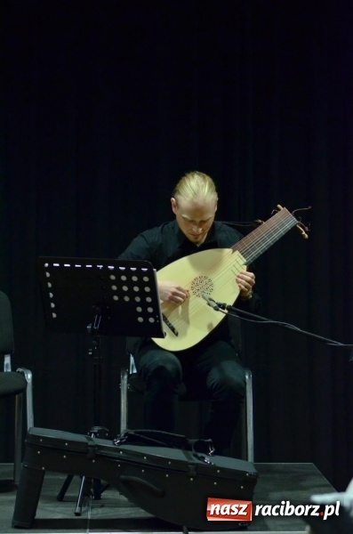 Zdjęcie w galerii na portalu naszraciborz.pl: Dawna lutnia i sopran, czyli kolejny koncert umuzykalniający w RCK wiadomości z regionu