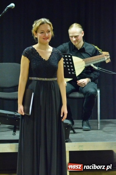 Zdjęcie w galerii na portalu naszraciborz.pl: Dawna lutnia i sopran, czyli kolejny koncert umuzykalniający w RCK wiadomości z regionu