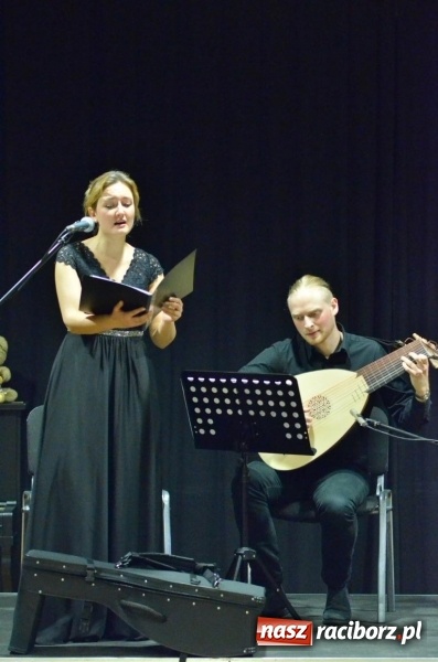 Zdjęcie w galerii na portalu naszraciborz.pl: Dawna lutnia i sopran, czyli kolejny koncert umuzykalniający w RCK wiadomości z regionu