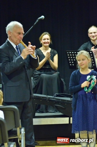 Zdjęcie w galerii na portalu naszraciborz.pl: Dawna lutnia i sopran, czyli kolejny koncert umuzykalniający w RCK wiadomości z regionu