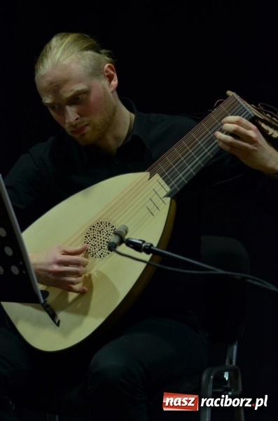 Zdjęcie w galerii na portalu naszraciborz.pl: Dawna lutnia i sopran, czyli kolejny koncert umuzykalniający w RCK wiadomości z regionu