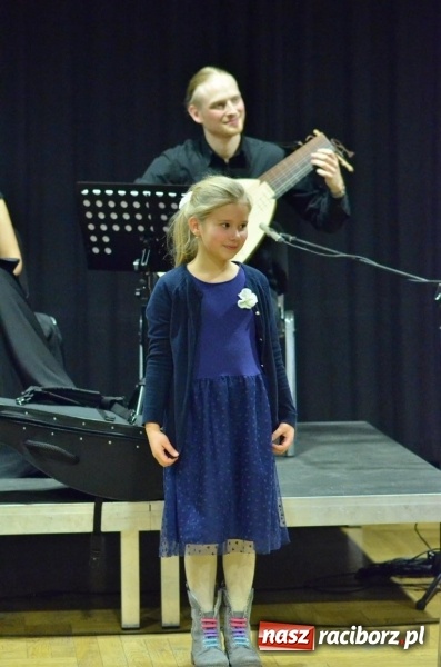 Zdjęcie w galerii na portalu naszraciborz.pl: Dawna lutnia i sopran, czyli kolejny koncert umuzykalniający w RCK wiadomości z regionu