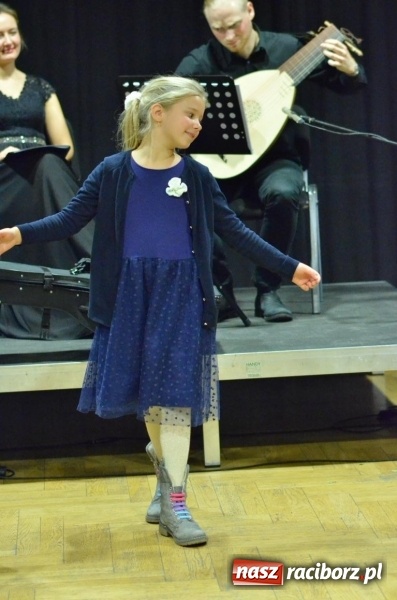 Zdjęcie w galerii na portalu naszraciborz.pl: Dawna lutnia i sopran, czyli kolejny koncert umuzykalniający w RCK wiadomości z regionu