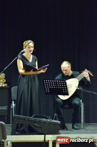 Zdjęcie w galerii na portalu naszraciborz.pl: Dawna lutnia i sopran, czyli kolejny koncert umuzykalniający w RCK wiadomości z regionu