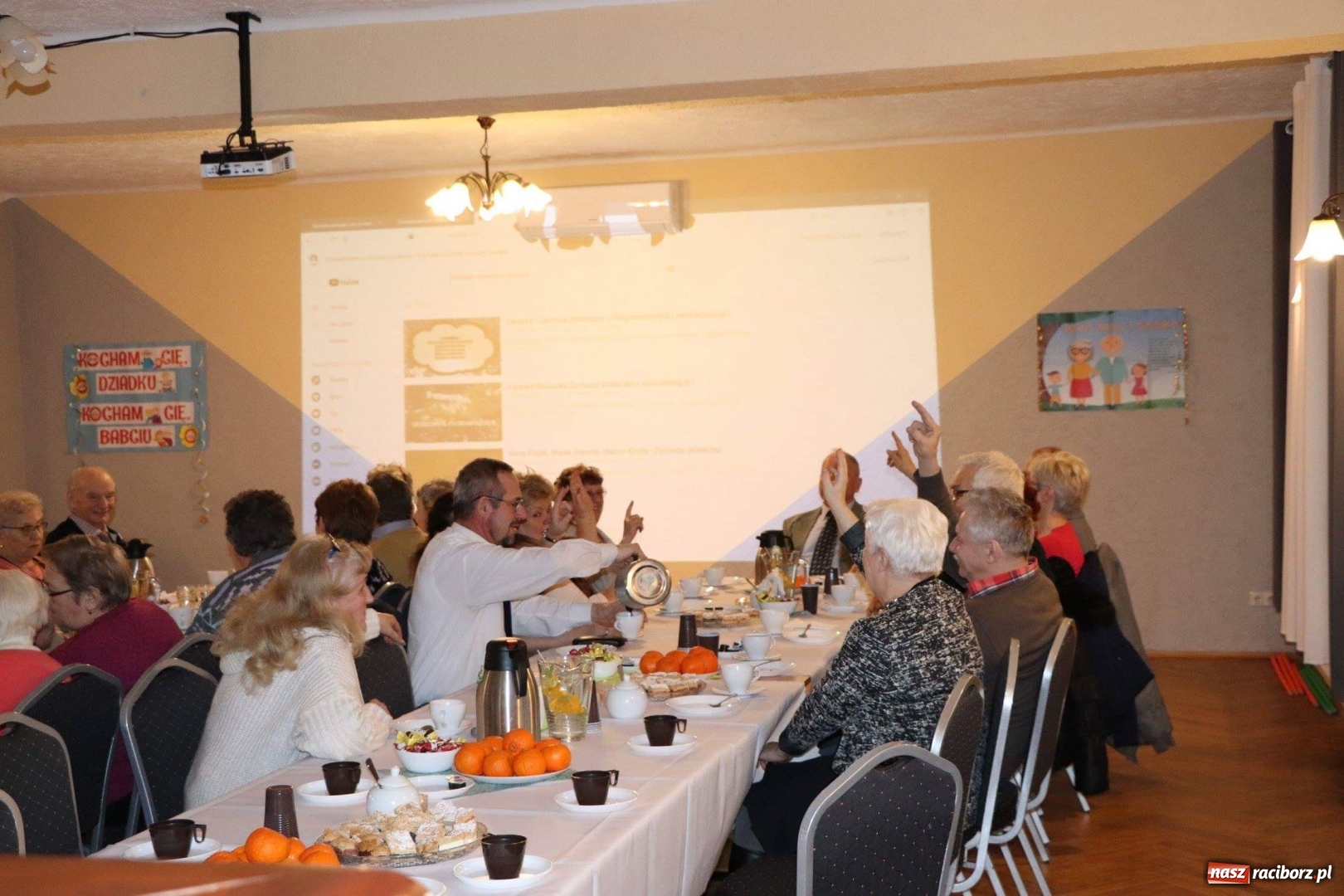 Zdjęcie w galerii na portalu naszraciborz.pl: W Krowiarkach świętowano Dzień Babci i Dziadka wiadomości z regionu