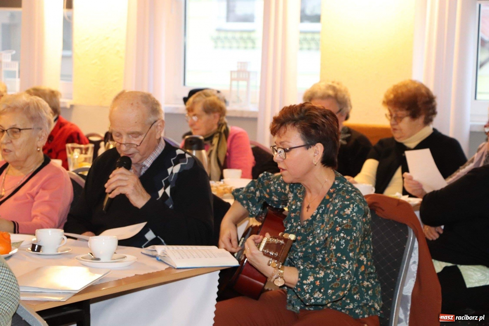 Zdjęcie w galerii na portalu naszraciborz.pl: W Krowiarkach świętowano Dzień Babci i Dziadka wiadomości z regionu