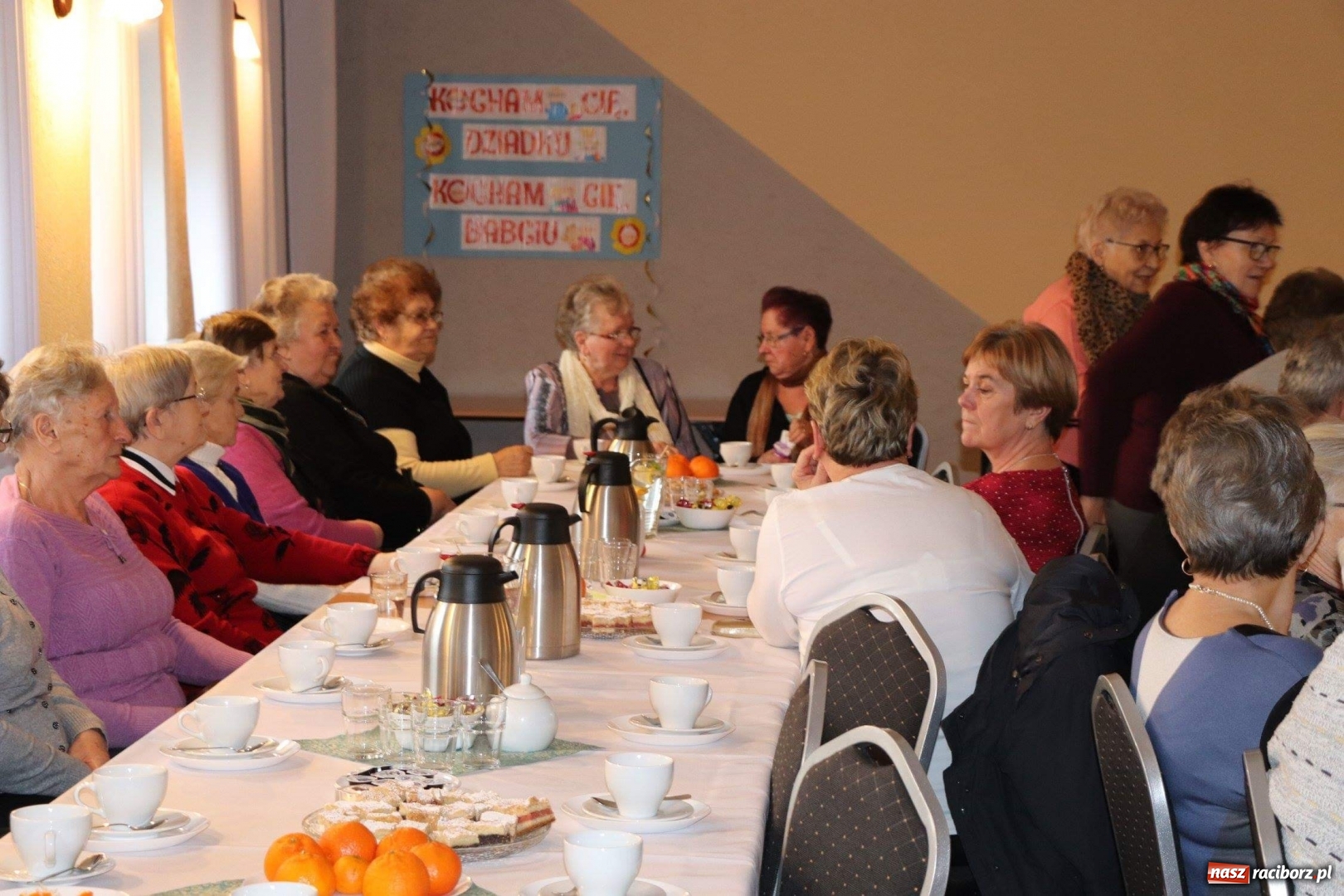 Zdjęcie w galerii na portalu naszraciborz.pl: W Krowiarkach świętowano Dzień Babci i Dziadka wiadomości z regionu