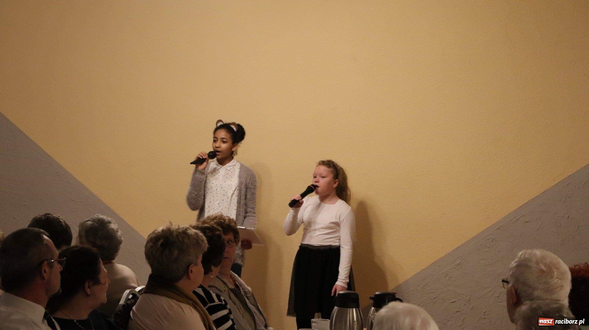 Zdjęcie w galerii na portalu naszraciborz.pl: W Krowiarkach świętowano Dzień Babci i Dziadka wiadomości z regionu