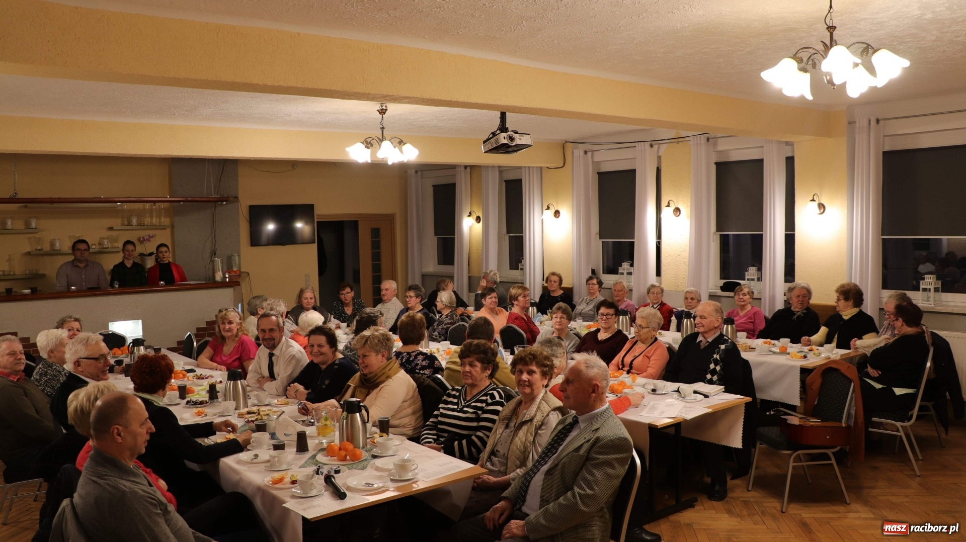 Zdjęcie w galerii na portalu naszraciborz.pl: W Krowiarkach świętowano Dzień Babci i Dziadka wiadomości z regionu