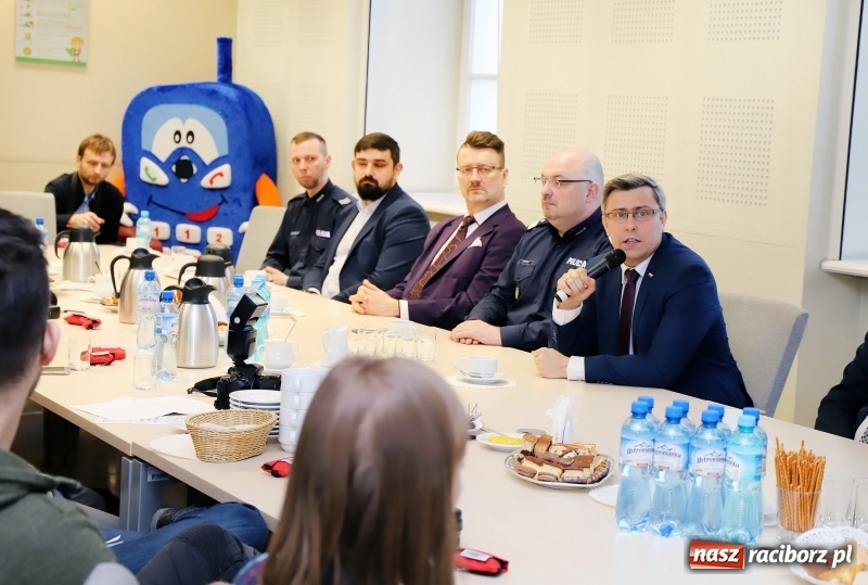 Zdjęcie w galerii na portalu naszraciborz.pl: Prawie co drugie zgłoszenie na 112 jest fałszywe!  wiadomości z regionu