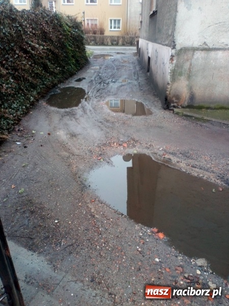 Zdjęcie w galerii na portalu naszraciborz.pl: Kałuże i garby zbyt dużym wyzwaniem dla MZB  wiadomości z regionu