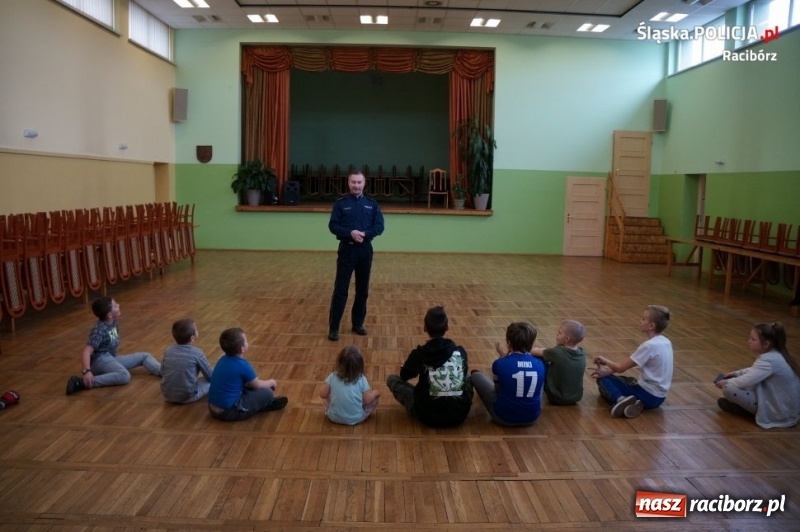 Zdjęcie w galerii na portalu naszraciborz.pl: Bezpieczne ferie 2019. Sportowe spotkanie z dzielnicowym w Kobyli wiadomości z regionu