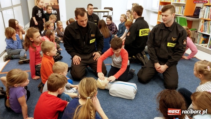 Zdjęcie w galerii na portalu naszraciborz.pl: Ferie w Bibliotece. Młodzi czytelnicy spotkali się ze strażakami wiadomości z regionu