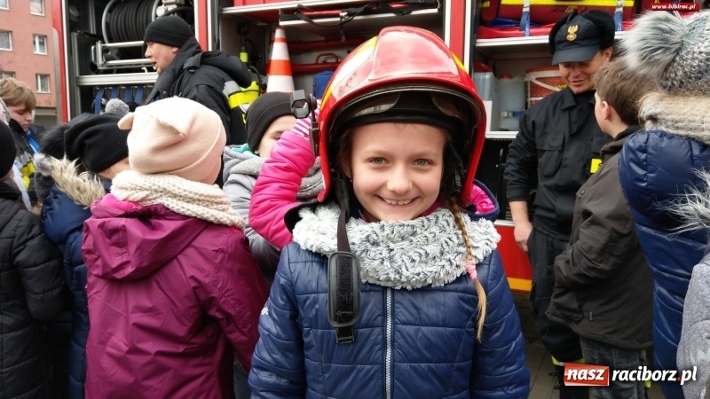 Zdjęcie w galerii na portalu naszraciborz.pl: Ferie w Bibliotece. Młodzi czytelnicy spotkali się ze strażakami wiadomości z regionu