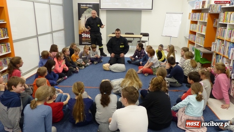 Zdjęcie w galerii na portalu naszraciborz.pl: Ferie w Bibliotece. Młodzi czytelnicy spotkali się ze strażakami wiadomości z regionu