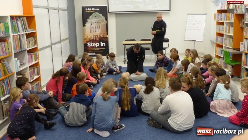 Zdjęcie w galerii na portalu naszraciborz.pl: Ferie w Bibliotece. Młodzi czytelnicy spotkali się ze strażakami wiadomości z regionu