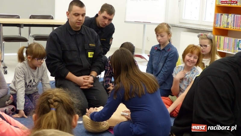 Zdjęcie w galerii na portalu naszraciborz.pl: Ferie w Bibliotece. Młodzi czytelnicy spotkali się ze strażakami wiadomości z regionu