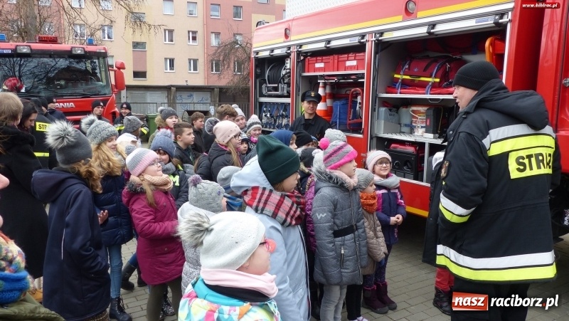 Zdjęcie w galerii na portalu naszraciborz.pl: Ferie w Bibliotece. Młodzi czytelnicy spotkali się ze strażakami wiadomości z regionu